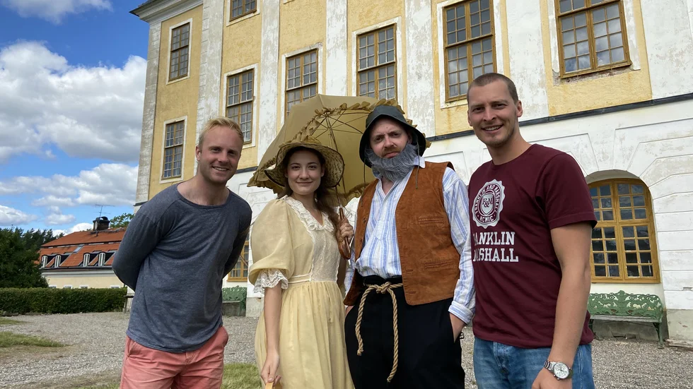 Skådespelarna Alice Ribbenvik och Martin Persson flankeras av regissören Pontus Weibull Moberger (tv) och producenten Emil Lundqvist (th).