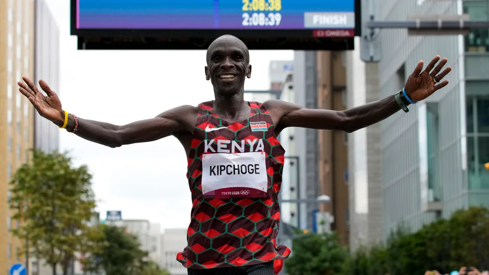 Eliud Kipchoge efter målgången i Sapporo.