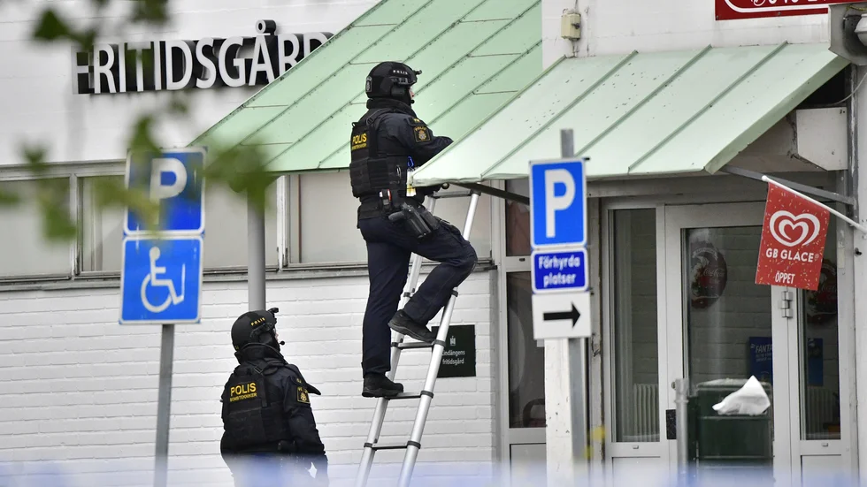 Bombtekniker efter detonationen i juni. Arkivbild.