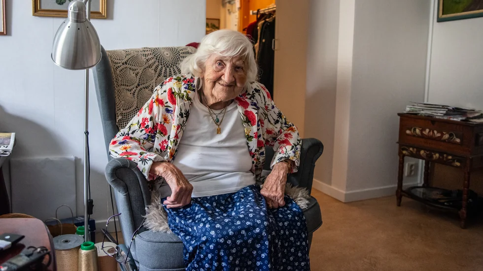 Minnet är det inget fel på hos snart 100-åriga Kerstin Lundin. Hon minns fortfarande bland annat de gamla gengasbilarna.