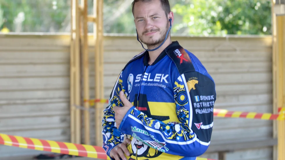 Griparnas hemmason John Lindman är klar för Piraterna.