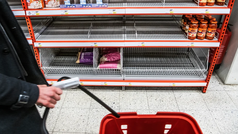 "Pandemin som i sin början bjöd på tomma livsmedelshyllor belyste vår utsatta situation. Vi har en självförsörjningsgrad på 50 procent, långt ifrån grannländer som till exempel Finland på 80 procent. Det är en svaghet att varannan tugga är importerad", skriver ledarskribenten.