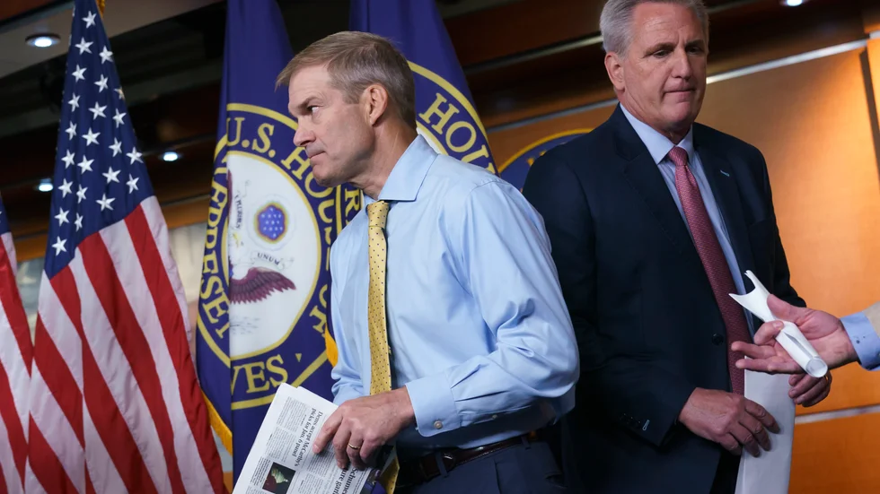 Republikanerna Jim Jordan, till vänster, och Kevin McCarthy meddelar att de bojkottar utredningskommittén.