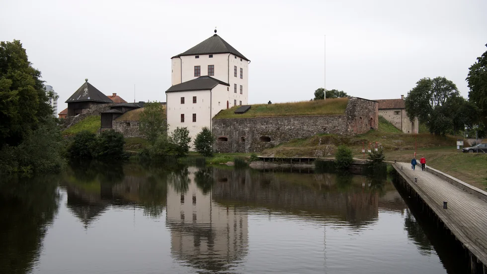Fyra skribenter från Nyköping tycker att innehållet Södermanlands Nyheter har blivit sämre och mindre lokalt sedan NTM-koncernen i Norrköping tog över tidningen. Chefredaktör Eva Burman svarar på kritiken samtidigt i en artikel här intill.