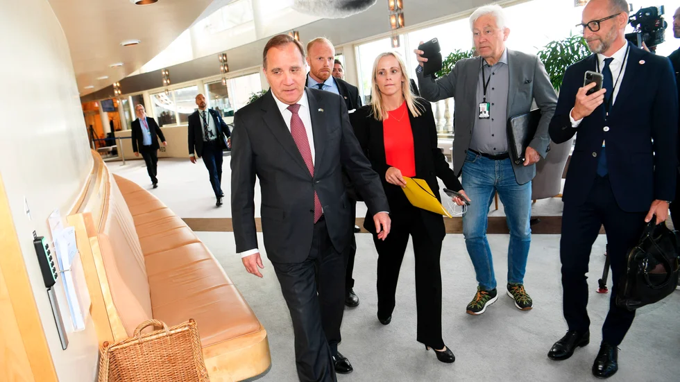 Pressad statsminister ska nu fundera över helgen om han ska avgå eller utlysa extra val.
