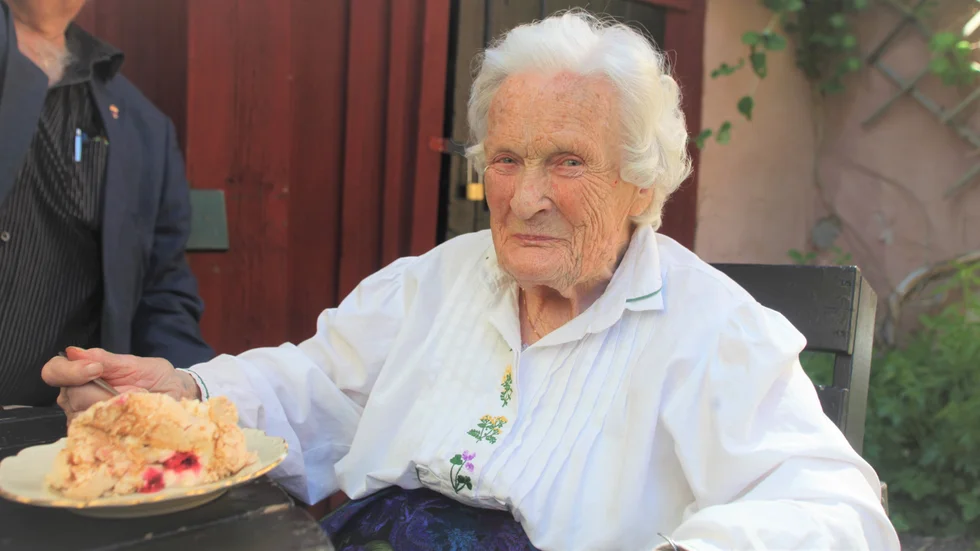 Marianne "Grassamor" Nystedt i samband med ett av två 100-årskalas i juni 2021. Hon skulle ha fyllt 103 år nästa månad.