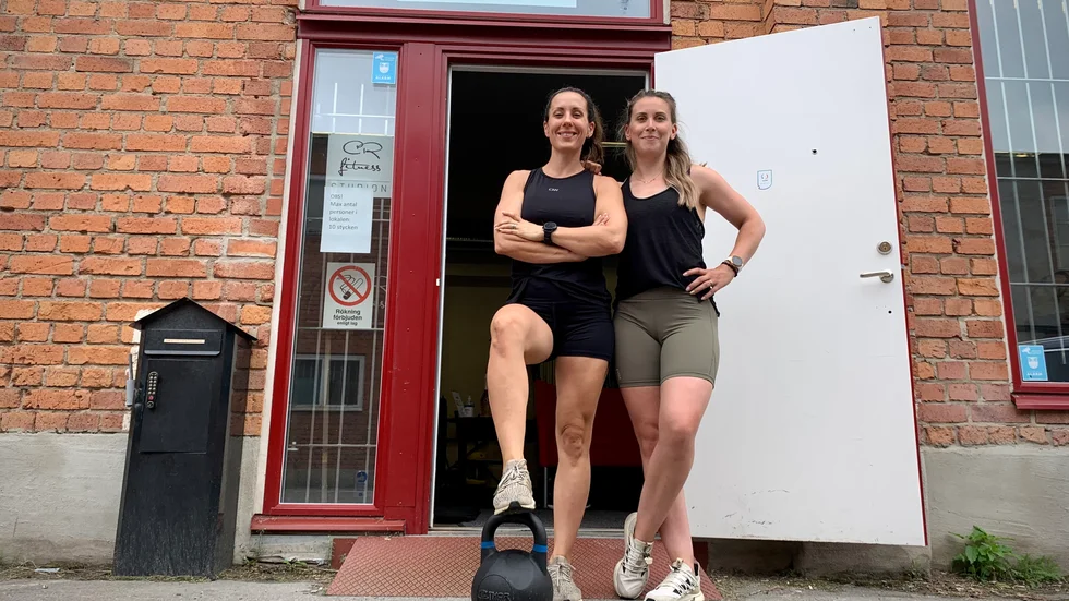 Carola Ranmo och Lina Sönnerlid ska gå 100 000 steg för att samla in pengar till Mathjälpen. Förhoppningen är att samla in en krona per steg.