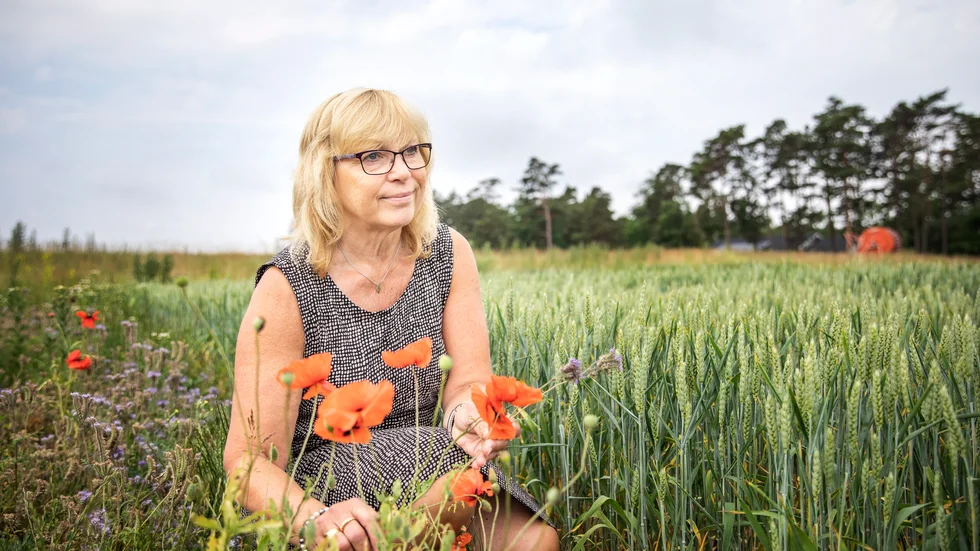 "För mig har det blivit vardag att vara påpassad. Man har vuxit in i det, och det känns okej att folk kommer fram och vill vädra sina åsikter eller diskutera någon politisk fråga", säger Eva Nypelius om hur det är att ha blivit en offentlig person genom politiken. 