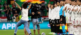 Tysk supporter stormade in med regnbågsflagga