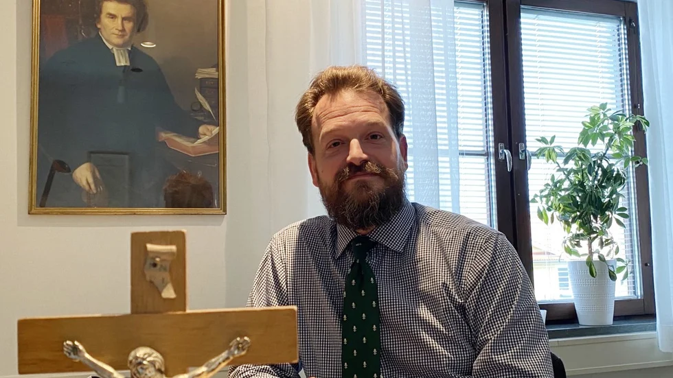 Daniel Blomstedt är förvaltningschef hos svenska kyrkan i Tierps pastorat. Enligt honom är beskedet att Centerpartiet sannolikt inte kommer att kunna tre av de mandat man fick kyrkovalet. 
