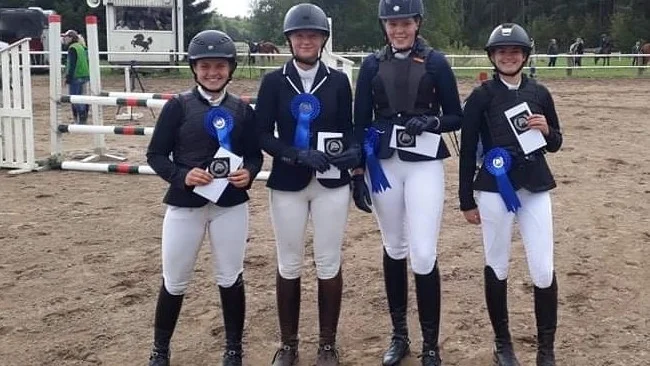 Nykyrka ridklubbs lag kom tvåa i division 2 för ponnyer i hemmatävlingen i helgen.