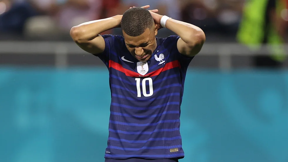 Yann Sommer räddade Kylian Mbappé straff och tog Schweiz vidare i EM-slutspelet.