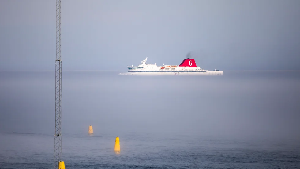 Destination Gotland med fartyget M/S Drotten på väg in till Visby i kraftig dimma.