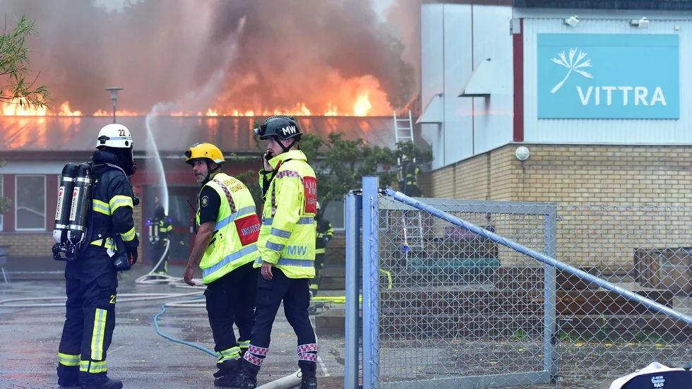 Skolbyggnaden och idrottshallen på Vittraskolan i Nyköping brann ned under onsdagen.