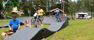 Nya cykel- och skatebanan livar upp i Lomtjärnsparken: "Riktigt häftig"