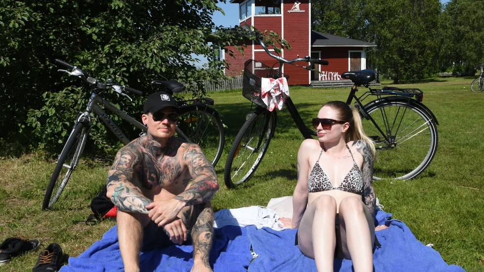Jesper Lindgren är en av de badgäster som har en delad syn på sommarvärmen.