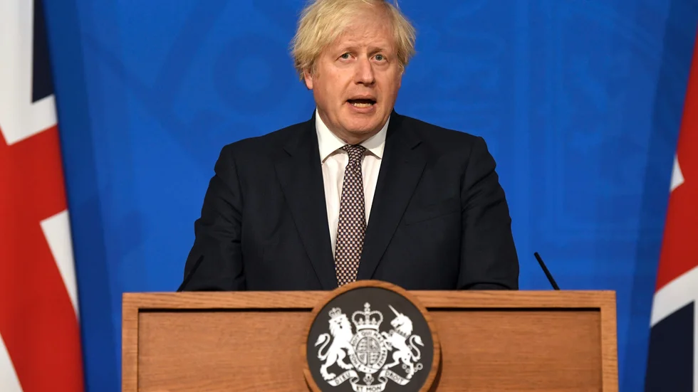 Storbritanniens premiärminister Boris Johnson berättar om de hävda virusrestriktionerna.