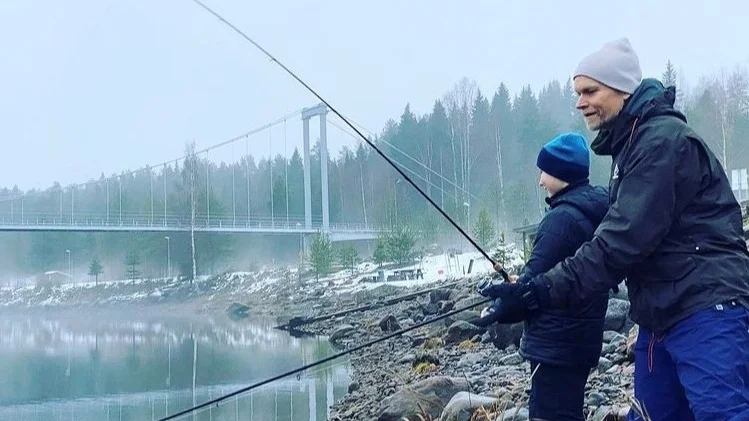 Kristian Luuk med sin son.
