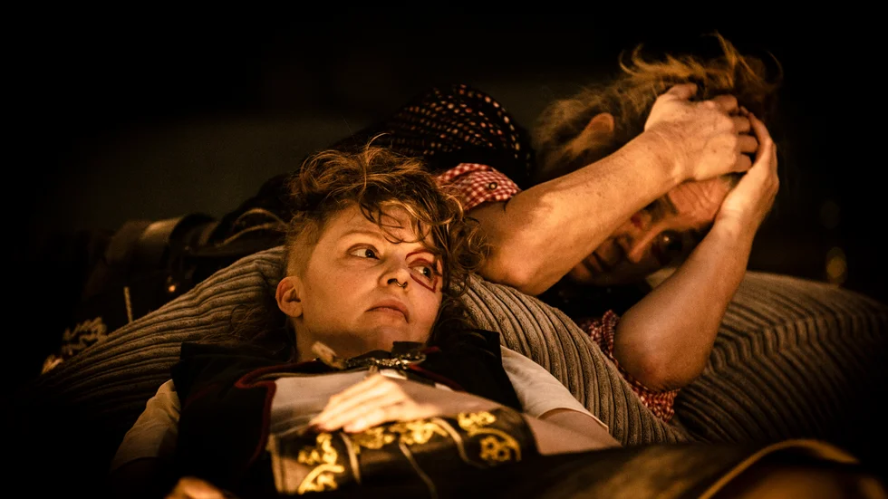 Li Molnár Kronlid och Lena B Nilsson i "Rövarna". Pressbild.