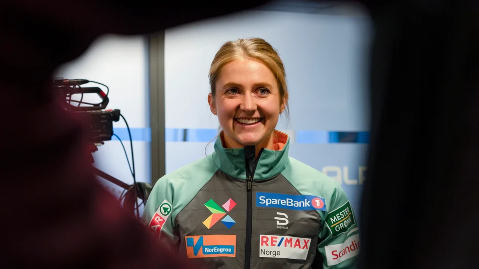 Ingvild Flugstad Østberg på en presskonferens i Oslo efter att hon fått klartecken att tävla igen.