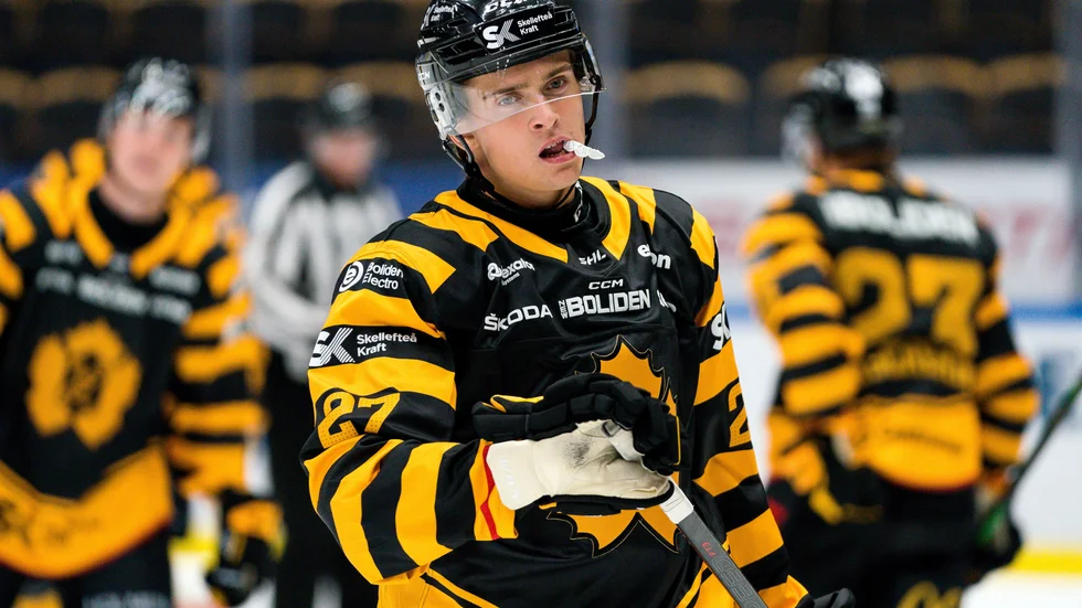 Gabriel Säll satte två av sina tre straffar och tog extrapoängen till AIK:s J20 under söndagen.