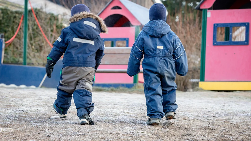 Skribenterna vänder sig till föräldrarna och vill att de ska ställa frågor om förskoleverksamheten.  
