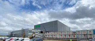 Coops enorma robotlager tornar upp sig i logistikparken