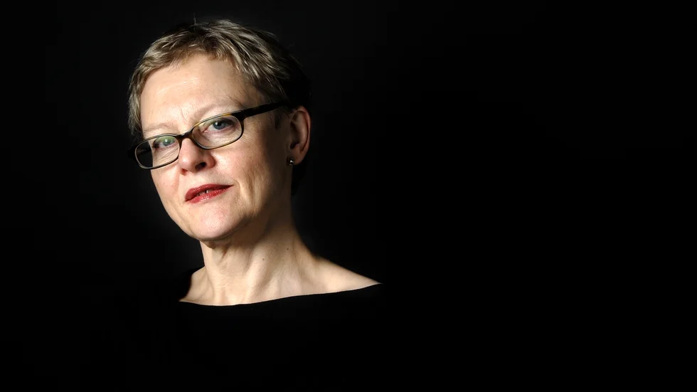 Författaren och poeten Eva Runefelt tilldelas samfundet De Nios Stora pris 2021.