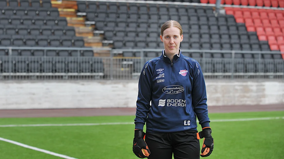 Erica Claesson skolas om till målvakt i Trångfors IF Bodens satsning i division 1.