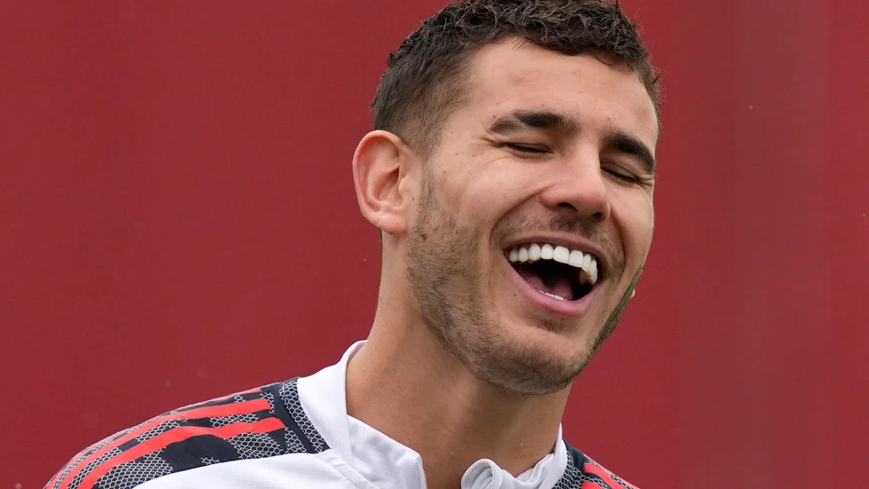 Lucas Hernandez kan andas ut, i fyra år till. Arkivbild.