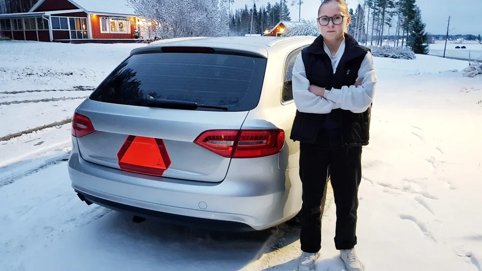 Julia Öquist, 16, i Svensbyn ser positivt på de nya reglerna som kan komma gällande A-traktorer. "Det skulle vara bra om hastighetsgränsen kunde höjas, kanske till 45–50 kilometer i timmen. Jag tror att det skulle hända färre olyckor då".