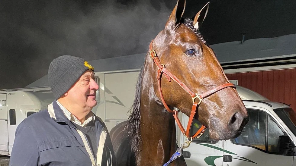 Ägaren Christer Larsson efter Fancy's Ladys seger i Boden.