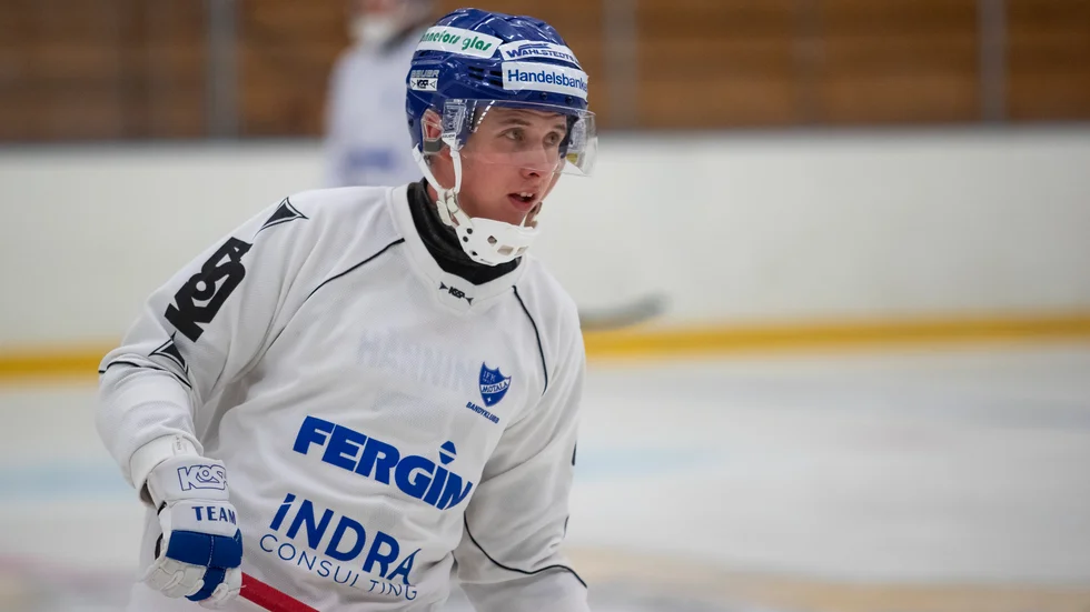 Casper Hääninen har två år i rad blivit finsk mästare i bandy med Akilles Borgå. Nu ser han fram emot att få förverkliga drömmen om att spela elitseriebandy med IFK Motala. 