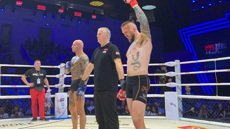 Seger i Kina. Andreas ”Real Steel” vann en stor seger, när han besegrade tysken Christian Jungwirth efter domslut.