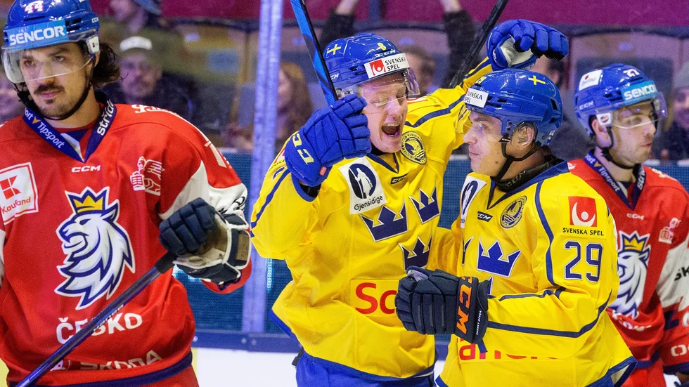 Tre Kronor besegrade Tjeckien i den första matchen i Karjala tournament med 4–1.