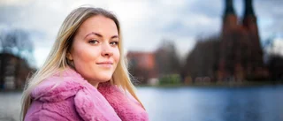 Robinette, 23, från Eskilstuna skriver egna låtar baserade på sitt liv: "Fått höra så mycket fina grejer"