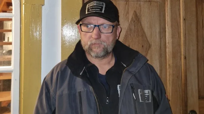 Niklas Bengtsson är besviken. Några av de stulna bildelarna har kommit tillbaka, men de är ituskruvade och inte kompletta.