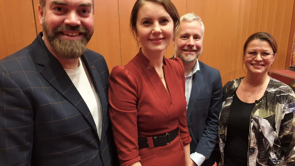 Fredrik Lundh Sammeli, Ida Karkiainen, Linus Sköld och Zara Legissa från S Norrbottensbänk kritiserar regeringens föreslagna förändringar av sjukförsäkringen.