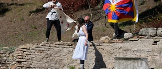 Demonstranter tog sig in på OS-eldceremoni