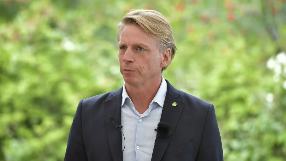 Miljö- och kllimatminister Per Bolund har kallats till riksdagens utskott för att bland annat svara på frågan om när ett beslut om slutförvaret fattas.