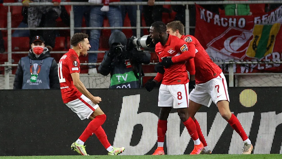 Jordan Larsson jublar efter sitt mål.