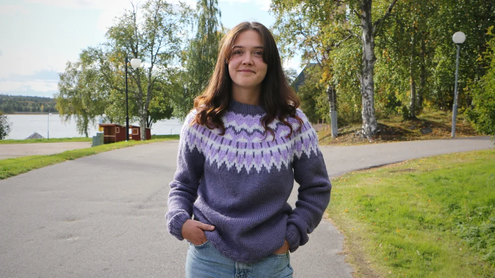 Meja Aheinen Vesterlund är uppvuxen i Jutis med närhet till naturen – något som också inspirerade henne när hon valde universitetsstudier. Nu läser hon sista året på en fyraårig kandidatexamen i biologi vid Edinburgh Napier University.