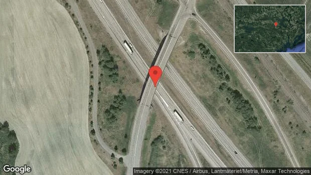 Personbil stillastående på E20