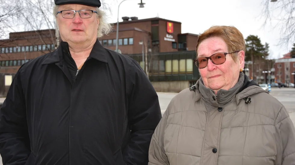 "Vi anser att hela incitamentet för att minska den politiska organisationen slagits sönder" säger Carl Otto Gählman, här med Doris Lilian Kerttu som också varit med i beredningen.