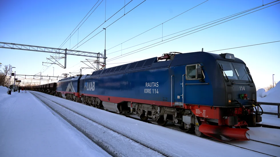 Flera malmtåg blev stående till följd av urspårningen. Arkivbild.