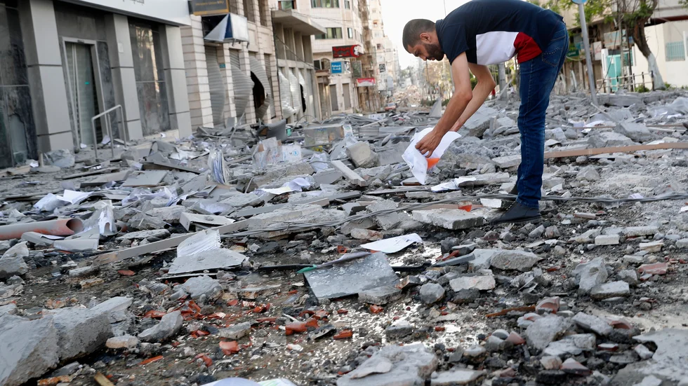 Resterna av en byggnad som bland annat hyste en vårdcentral i Gaza stad.