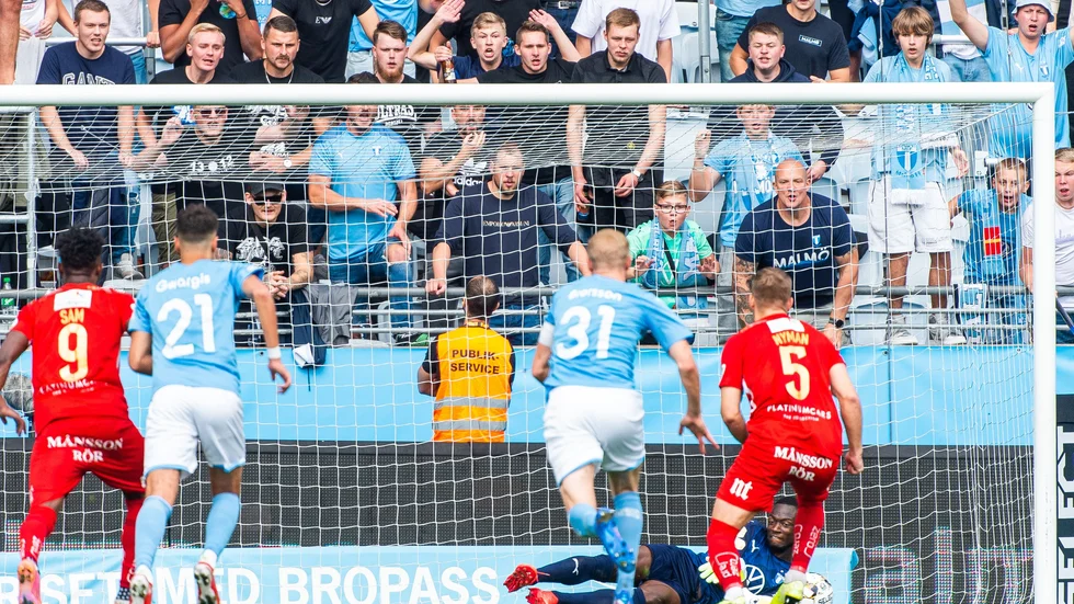 Christoffer Nyman missade straffen som Ismael Diawara räddade.
