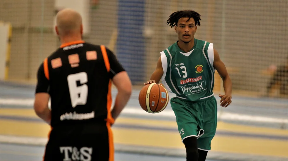 Motala Basket är igång med seriespelet i division 2. Under lördagen premiärspelade de mot Tyresö och förlorade. 