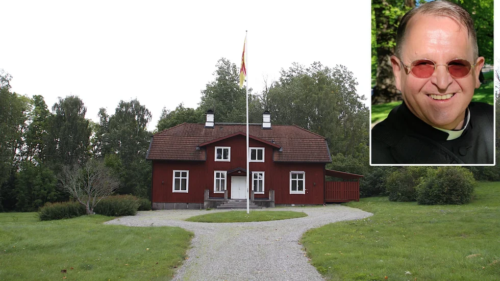 "Prästgården är byggd 1905 och dörrar och fönster är fint bevarade", berättar Timo Viinikka, ny kyrkoherde i Åker-Länna församling.