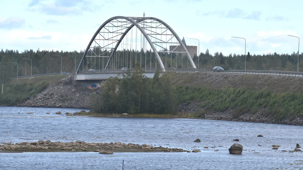 Alternativ Sundsgrundsleden. En ny bro skulle då byggas intill denna befintliga. 